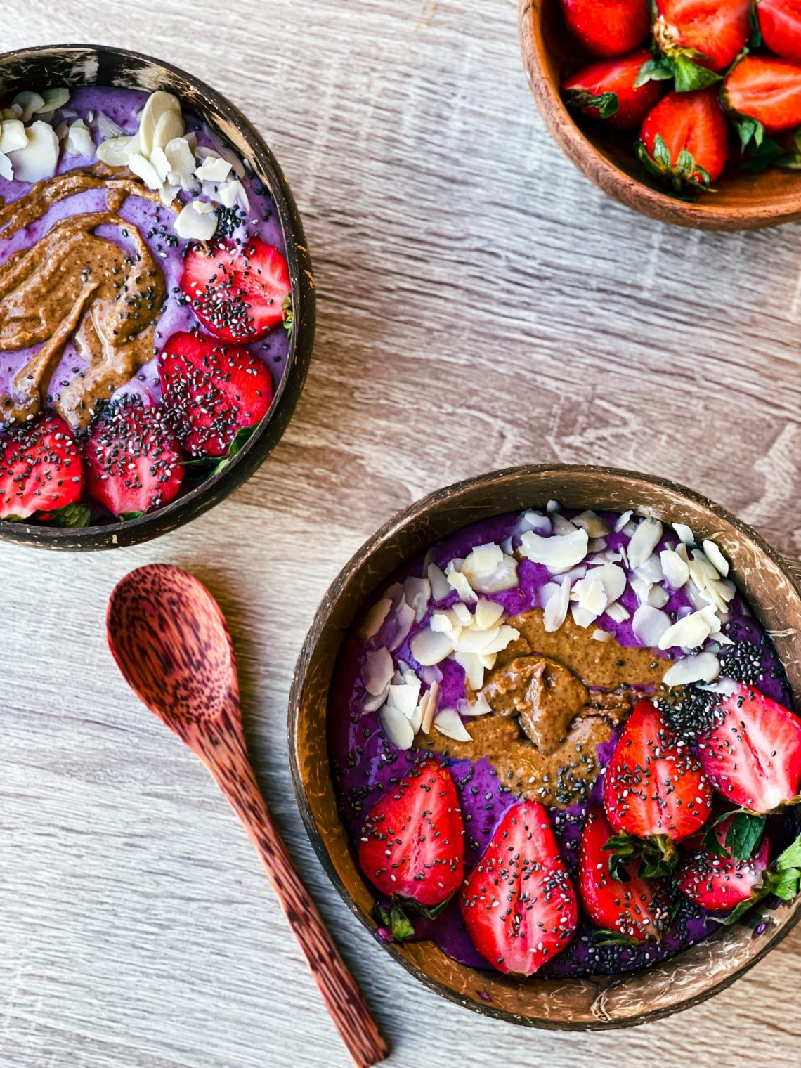 Berry smoothie bowl